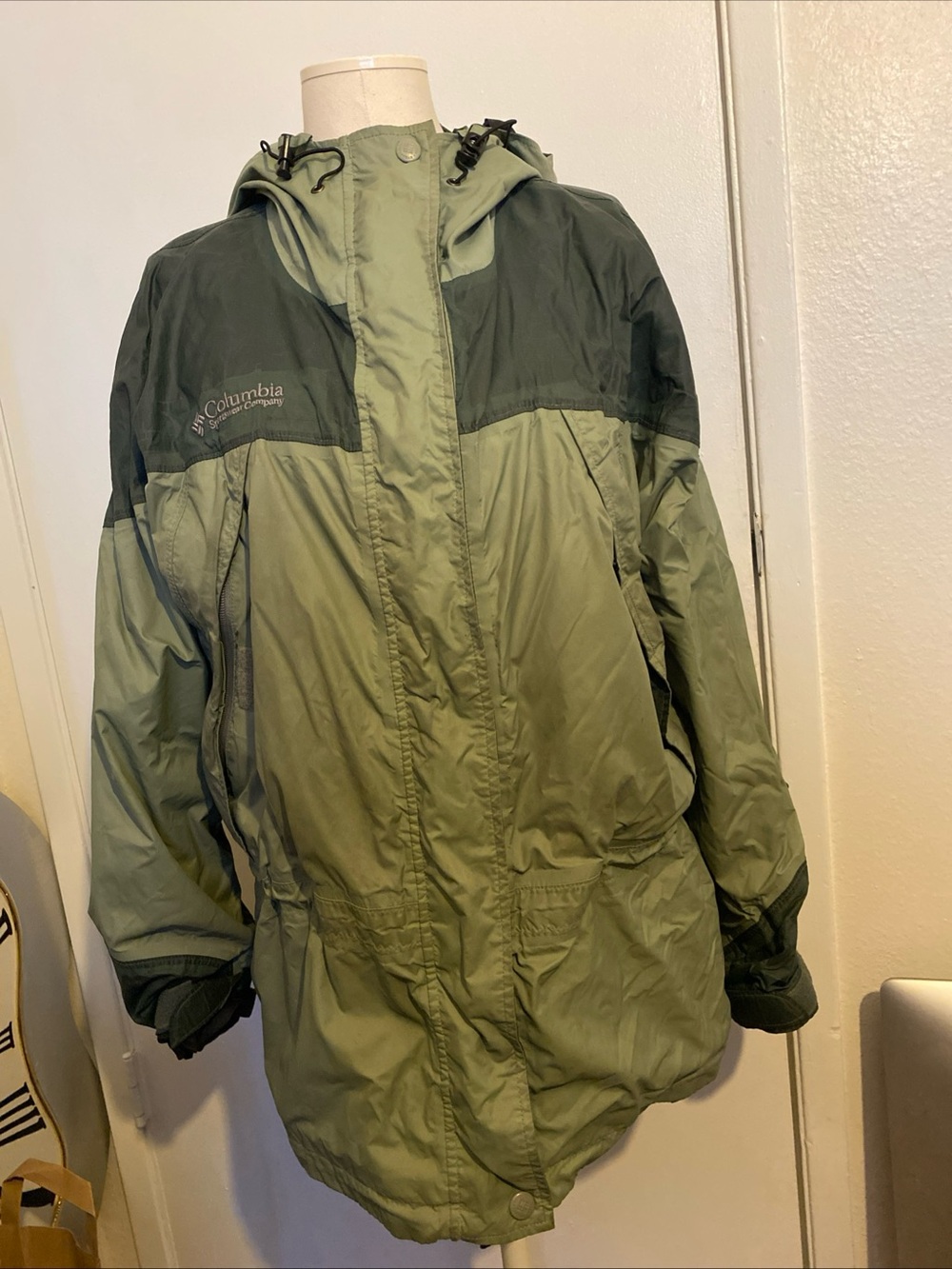 columbia jacket Women’s Large Green Hood Winter Windbreaker